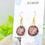 ピンクの宇宙デニッシュ切り絵イヤーアクセサリー