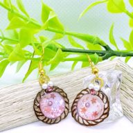 ピンクの宇宙デニッシュ切り絵ピアス/イヤリング