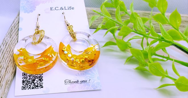 太陽の光を閉じ込めたイヤーアクセサリー