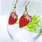 いちごの切り絵イヤーアクセサリー