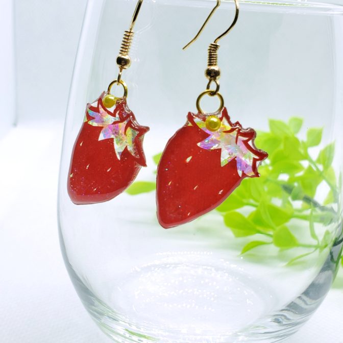 いちごの切り絵イヤーアクセサリー