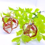 ラズベリーの切り絵イヤーアクセサリー