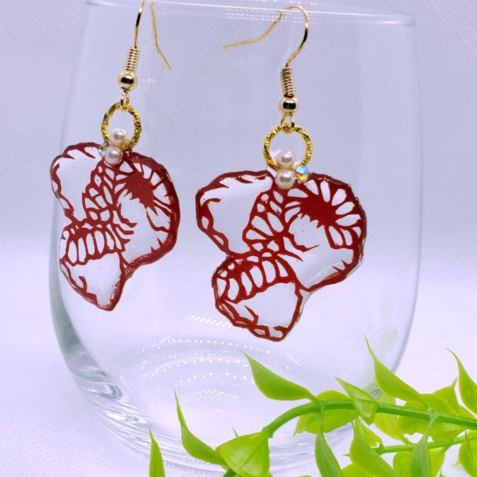 ラズベリーの切り絵イヤーアクセサリー