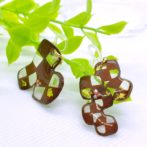 クッキーの切り絵アクセサリー