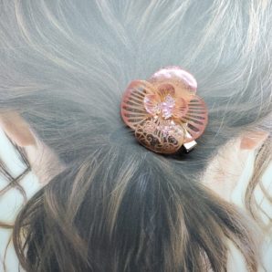 可憐に咲き誇る笑顔の花[ヘアクリップ]