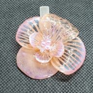 可憐に咲き誇る笑顔の花[ブローチ]