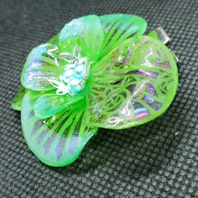 切り絵花ブローチ緑