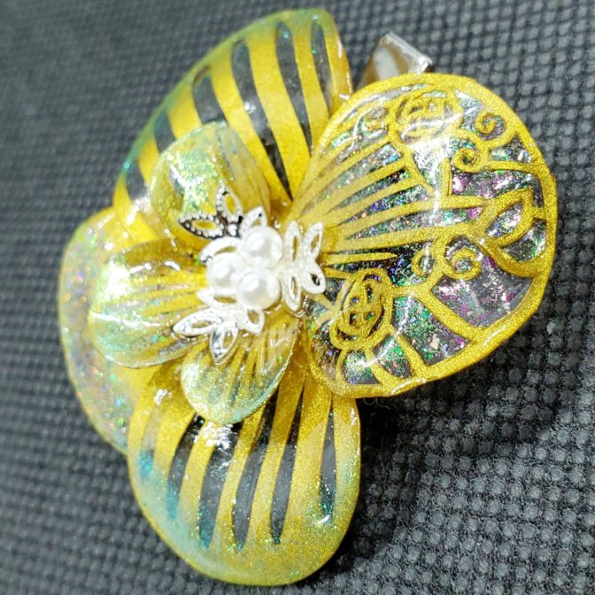 切り絵花ブローチ金