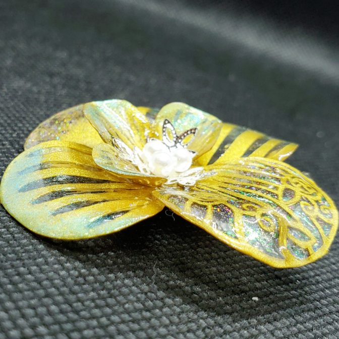 切り絵花ブローチ金