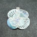 切り絵花ブローチ白