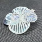 切り絵花ブローチ白