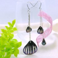 風に舞う花弁[黒]