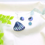 切り絵花弁群青