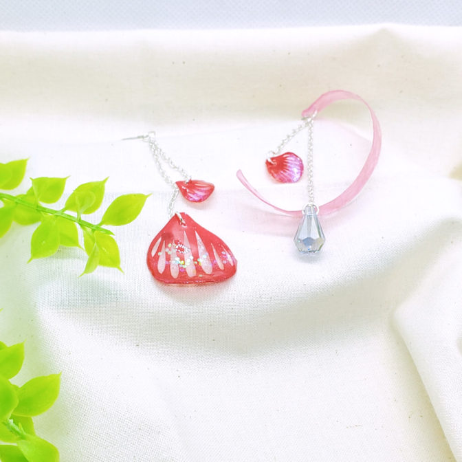 切り絵花弁薄赤