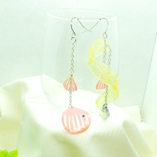 風に舞う花弁[桃]