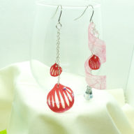 風に舞う花弁[薄赤]