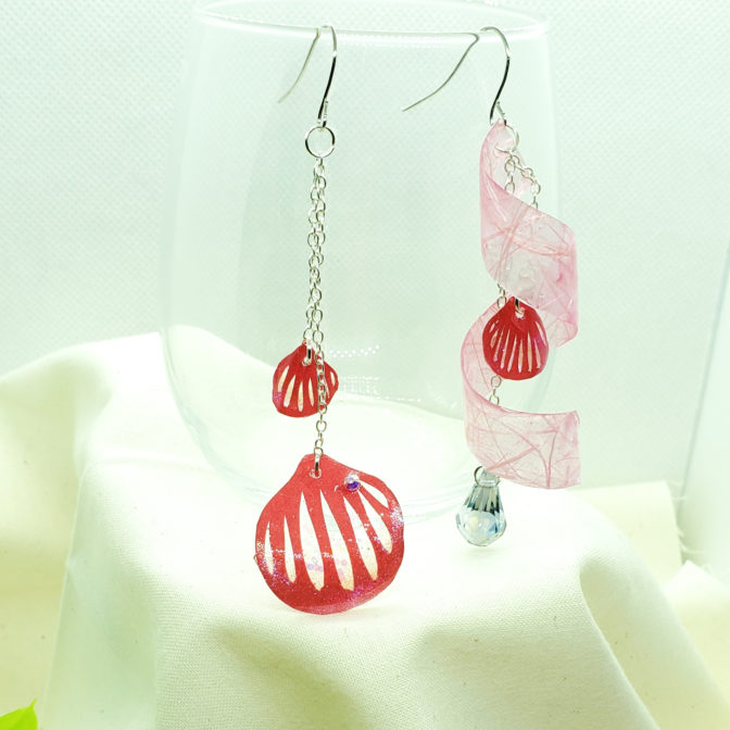 切り絵花弁薄赤