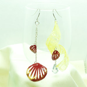 風に舞う花弁[えんじ]