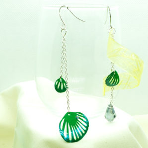 風に舞う花弁[緑]