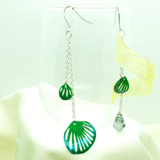 風に舞う花弁[緑]