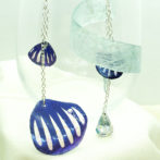 切り絵花弁群青