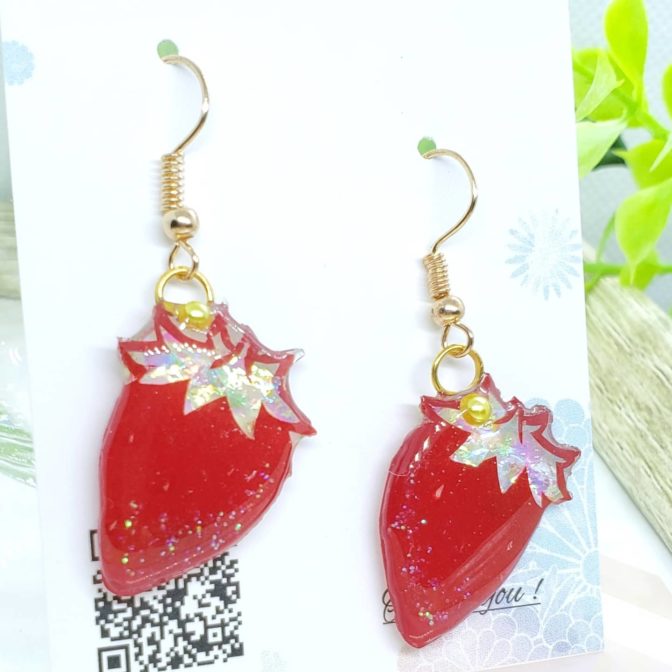 いちごの切り絵イヤーアクセサリー