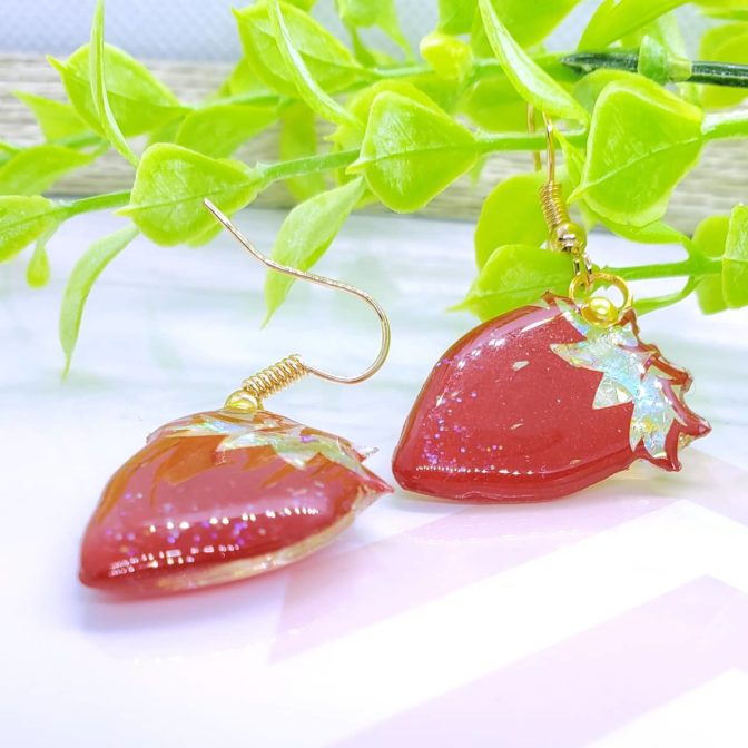 いちごの切り絵イヤーアクセサリー