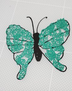 つまみ細工切り絵コラボ切り絵直後