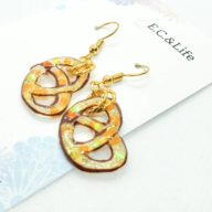 プレッツェルの切り絵ピアス/イヤリング