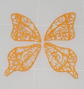 オレンジ色の紅葉波紋蝶々切り絵