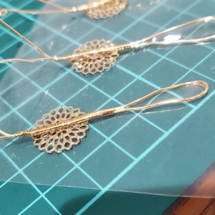 蝶々の切り絵かんざし制作過程２