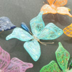 蝶々切り絵空色背景黒