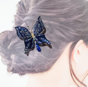 蝶々切り絵群青着画