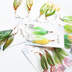 新作：チューリップの切り絵ピアス/イヤリング