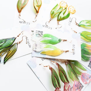 新作：チューリップの切り絵ピアス/イヤリング