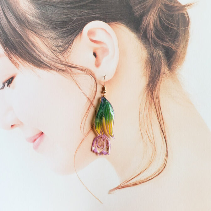 紫チューリップ切り絵着画