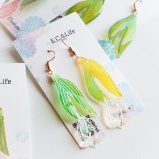 [白]チューリップの切り絵ピアス/イヤリング