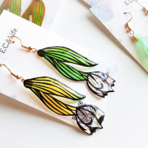 [黒]チューリップの切り絵ピアス/イヤリング