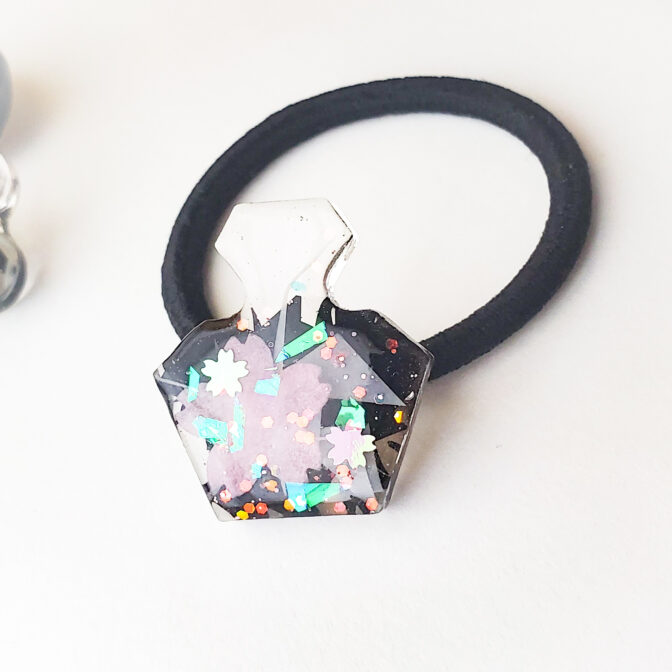 モノクロ桜香水瓶のヘアゴム