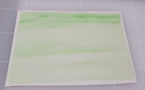 水張りして着色した画用紙