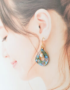 キラキラ雫の切り絵着画