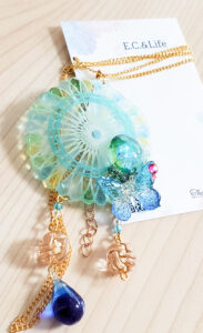 スピログラフの切り絵ネックレス