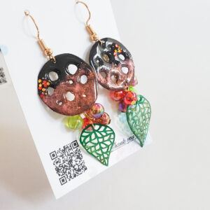 葉と木の実の丸形