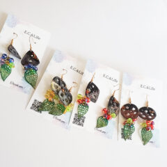 新作：葉と木の実の切り絵ピアス/イヤリング